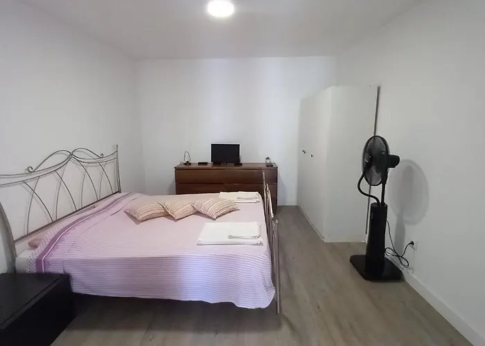 Alvito Guest House - Comfortable Room With Private Bathroom